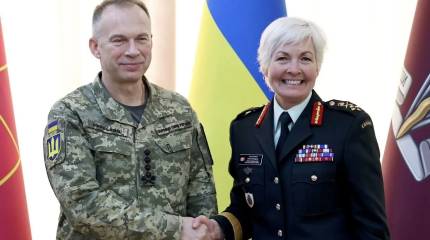 Сырский уведомил начштаба ВС Канады об активизации ВС РФ по всему фронту