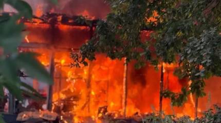 «Герани» ударили по промзоне в Сумах, вызвав разрушения и пожары