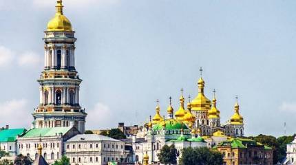 В Киеве вооруженные силовики захватили еще два корпуса Киево-Печерской лавры