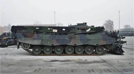Появились кадры сгоревшей на Запорожском направлении немецкой БРЭМ Bergepanzer 3 Buffel