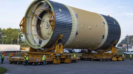 В США собрали первую ступень ракеты-носителя для полётов на Луну