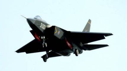 Новый китайский истребитель-невидимка J-31 попал в объективы фотокамер незадолго до начала авиашоу