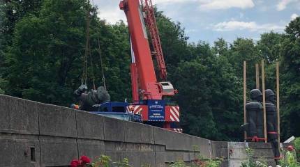 В литовской Клайпеде начали демонтаж мемориала советским воинам