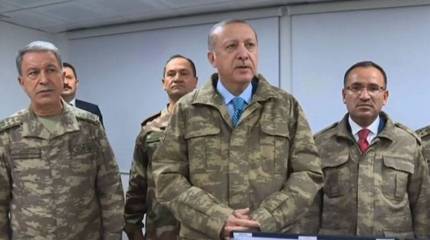 «Блумберг»: Эрдоган направил один пистолет на Запад, а другой держит у собственного виска