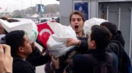 Группа турецких националистов в Стамбуле напала на американских военнослужащих