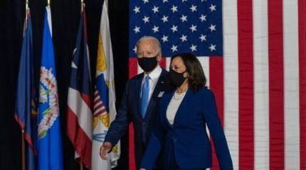 В прессе США: Байден вручил Камале Харрис политическую гранату