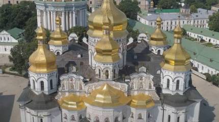 Украинские радикалы «сошлись» в перепалке с 11-летней православной девочкой у стен Киево-Печерской лавры