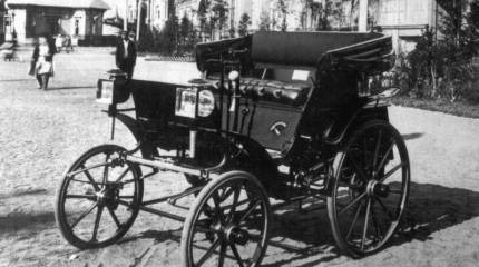 14 июля 1896 года на Всероссийской выставке в Нижнем Новгороде был представлен первый русский автомобиль