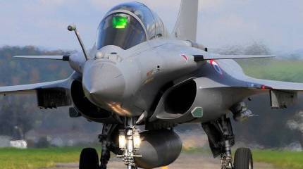 «Дассо авиасьон» передала Минобороны Франции первый истребитель «Рафаль» с БРЛС RBE2