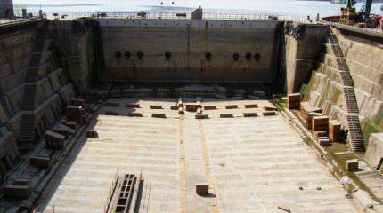 На Севастопольском морском заводе начнут ремонтировать надводные корабли и субмарины