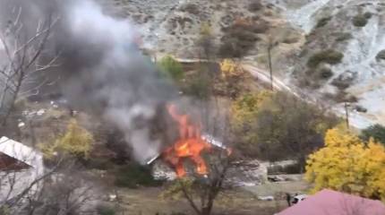 Армяне массово покидают «оккупированные» районы, сжигая дома