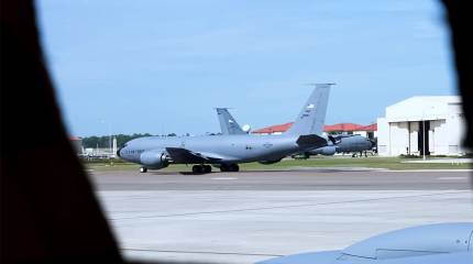 Một bức ảnh chụp chiếc máy bay Stratotanker với phần đuôi bị hư hỏng đã xuất hiện trên mạng – chiếc máy bay này hiện đang được kiểm tra.