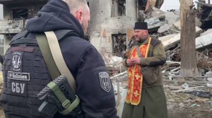 В репортаже западных журналистов в Буче показали сотрудника СБУ с символикой гитлеровской дивизии СС