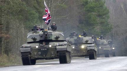 Британия продолжает перебрасывать бронетехнику в Эстонию