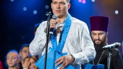 Усик ответил на оскорбления радикалов из-за Лавры