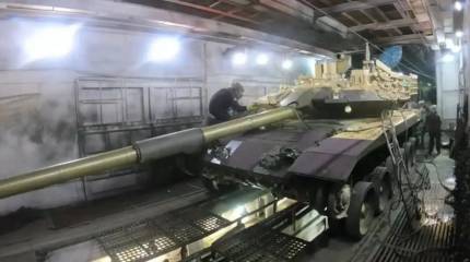 «Необычное решение России»: танк Т-90МС с выставки отправился в бой