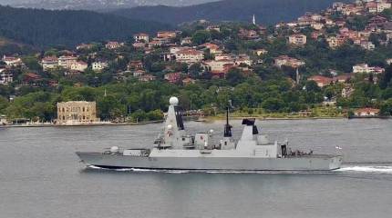 Два боевых корабля из состава авианосной группы HMS Queen Elizabeth вошли в Чёрное море