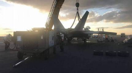 F-22 Raptor "пропахал" взлетную полосу