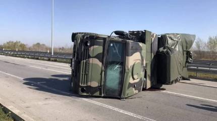 Российский ЗРПК «Панцирь-С1» сербской армии опрокинулся под Белградом