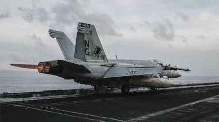 Фото F/A-18 с борта Abraham Lincoln доказывают - Иран создал авианосцу проблемы