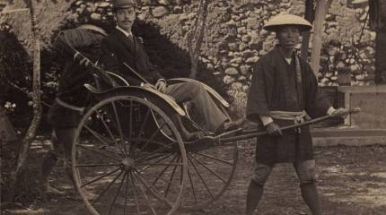 «Перепуганная свита в один миг окружила наследника…»