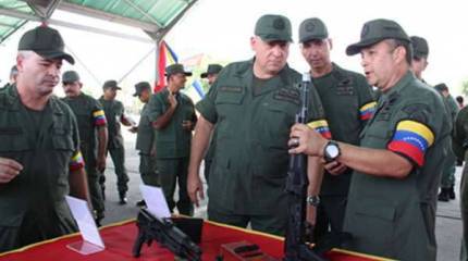 В Венесуэле возобновляется строительство заводов по производству автоматов Калашникова