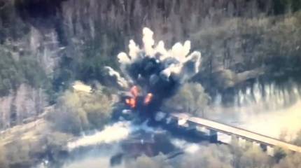 Авиаудар по мосту через реку Судость в Черниговской области попал в кадр