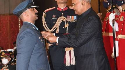 «Предвосхитил нанесение удара противником и сбил F-16»: Президент Индии наградил сбитого и вернувшегося из плена в 2019 году лётчика