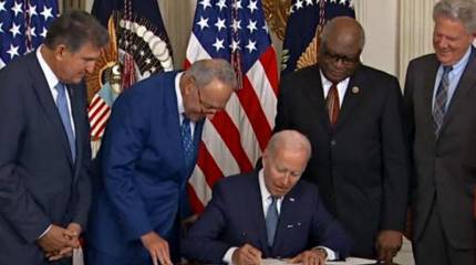 Байден подписал законопроект о финансировании федерального правительства США без выделения помощи Украине и Израилю