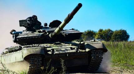 При погрузке перевернулся танк вооружённых сил Украины