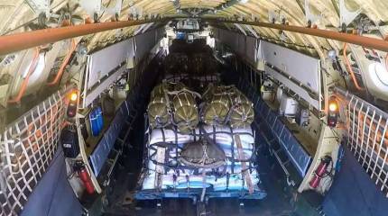 Сирийский транспортник при поддержке ВКС РФ доставил гуманитарный груз в Дейр-эз-Зор