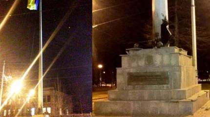 В Харькове подорвана стела с украинским флагом