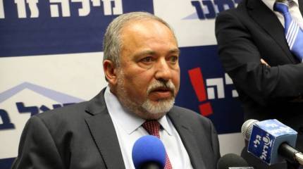 Либерман: Израиль продолжит наносить удары по Сирии, несмотря на С-300