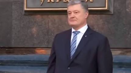 Порошенко хотят запретить покидать территорию Украины