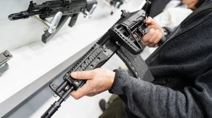 Новая партия автоматов АК-12К для штурмовых подразделений поступила в зону СВО