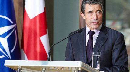 Грузии предложили вступить в НАТО "без отдельных территорий"