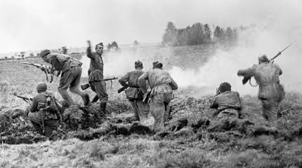 Пулемёт в спину как политический миф