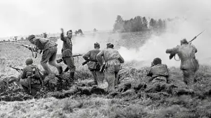 Пулемёт в спину как политический миф