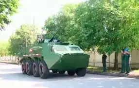 Во Вьетнаме впервые показали новый плавающий БТР 8х8