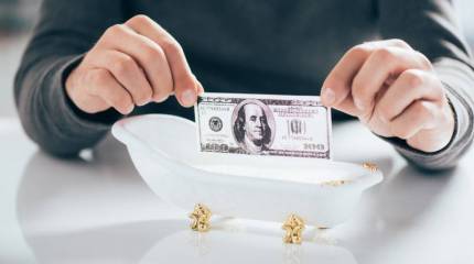 Когда рухнет доллар? Подождите полгода!