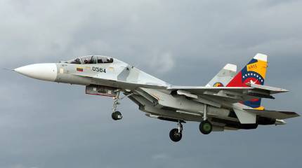 Су-30 ВВС Венесуэлы показали ракеты, пролетев над американскими кораблями