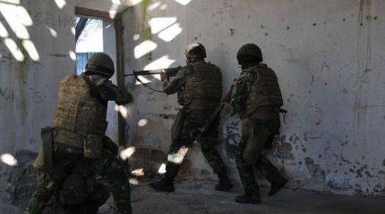 Эстонских военнослужащих привлекли к учебным боям в городских условиях в ходе маневров Trident Juncture 2015