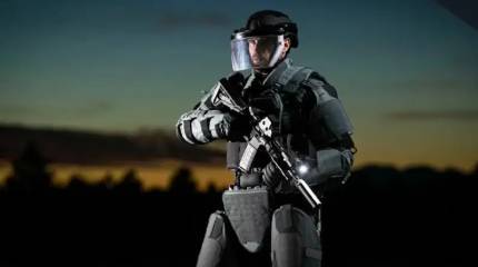 Немецкая компания представила экзоскелет ExoM с усиленной броней