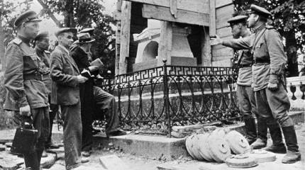 "И нашей кровью искупили Европы вольность, честь и мир..."