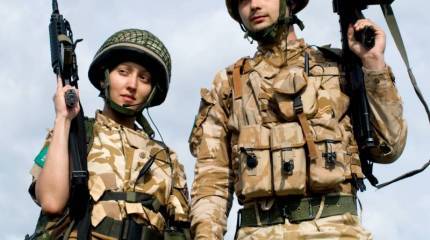 Действуй, сестра! Британским женщинам разрешили служить во всех родах войск