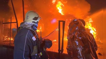 После ударов ВС РФ в городе Коростень Житомирской области мощный пожар