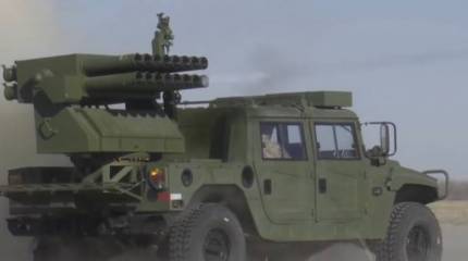 На кадры попала новая китайская РСЗО на базе Humvee
