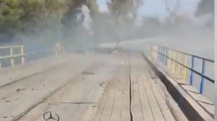 Появились кадры, как утверждается, подрыва моста через реку Оскол в районе Купянска