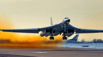 Сверхзвуковой бомбардировщик Ту-160 «Белый лебедь». Инфографика