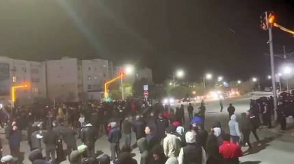 В городе Жанаозен на юго-западе Казахстана, откуда начались массовые протесты в прошлом году, вновь проходят митинги